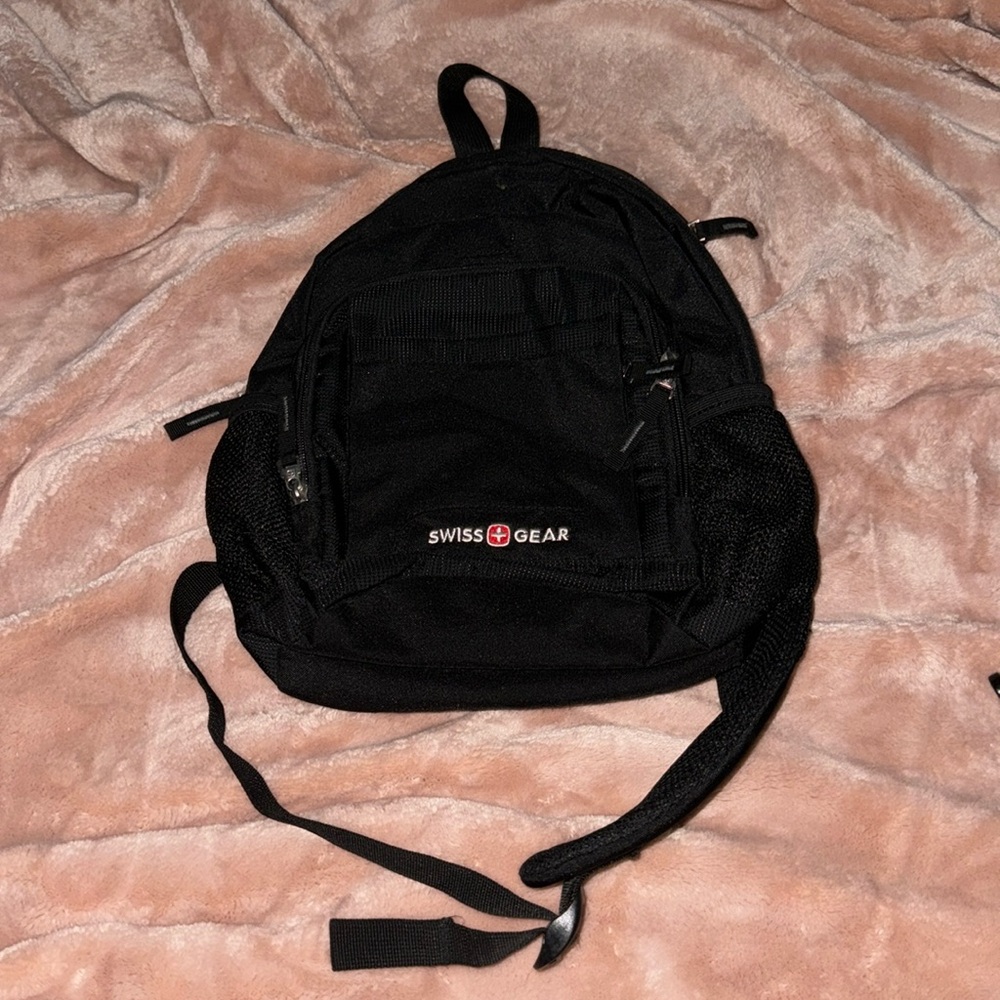 Swiss Gear crossbody backpack